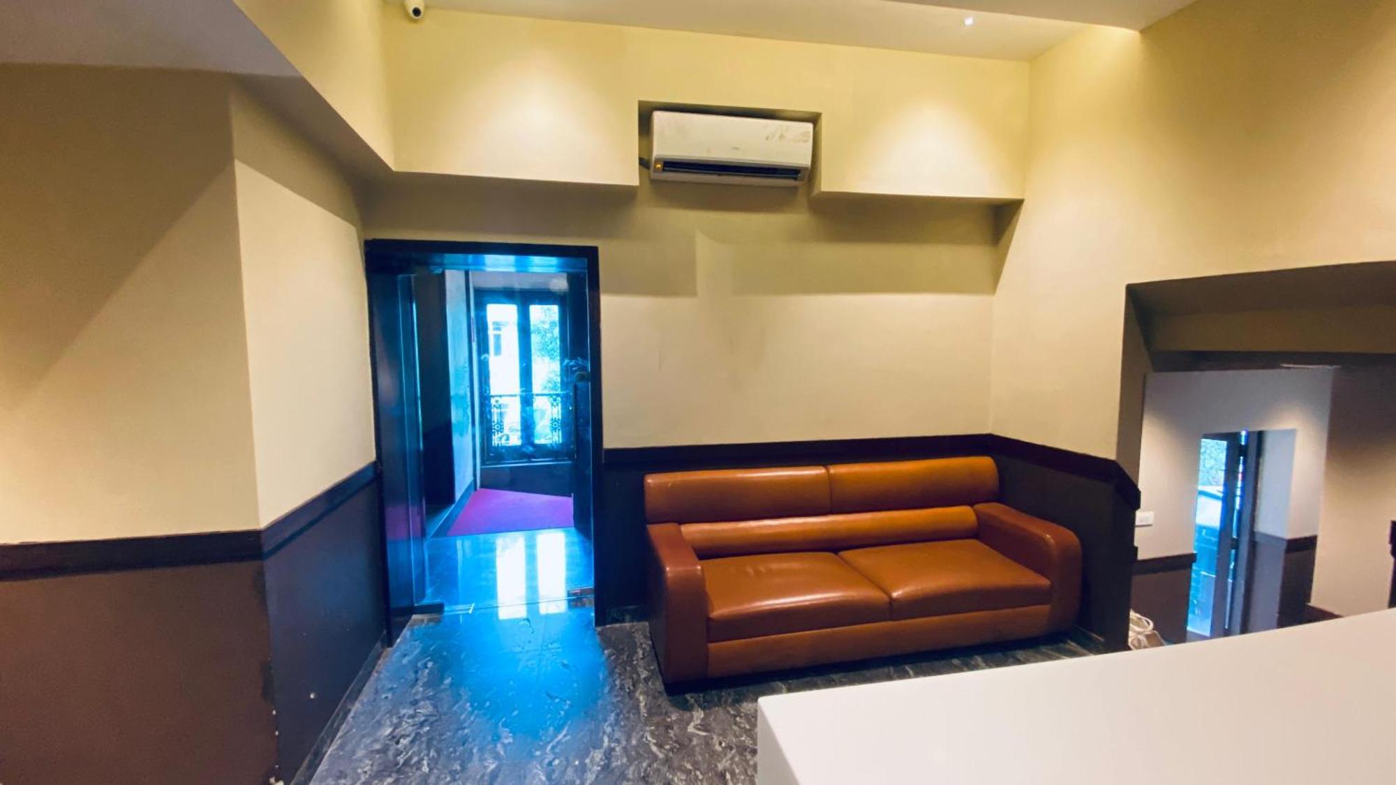 Palm Breeze Hotel - Colaba Мумбаи Экстерьер фото