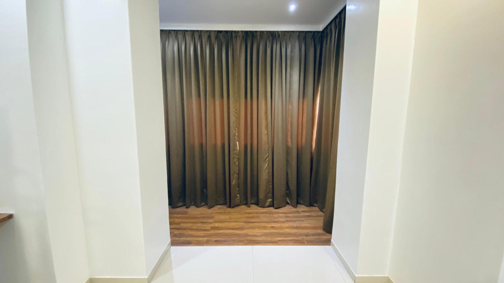 Palm Breeze Hotel - Colaba Мумбаи Экстерьер фото