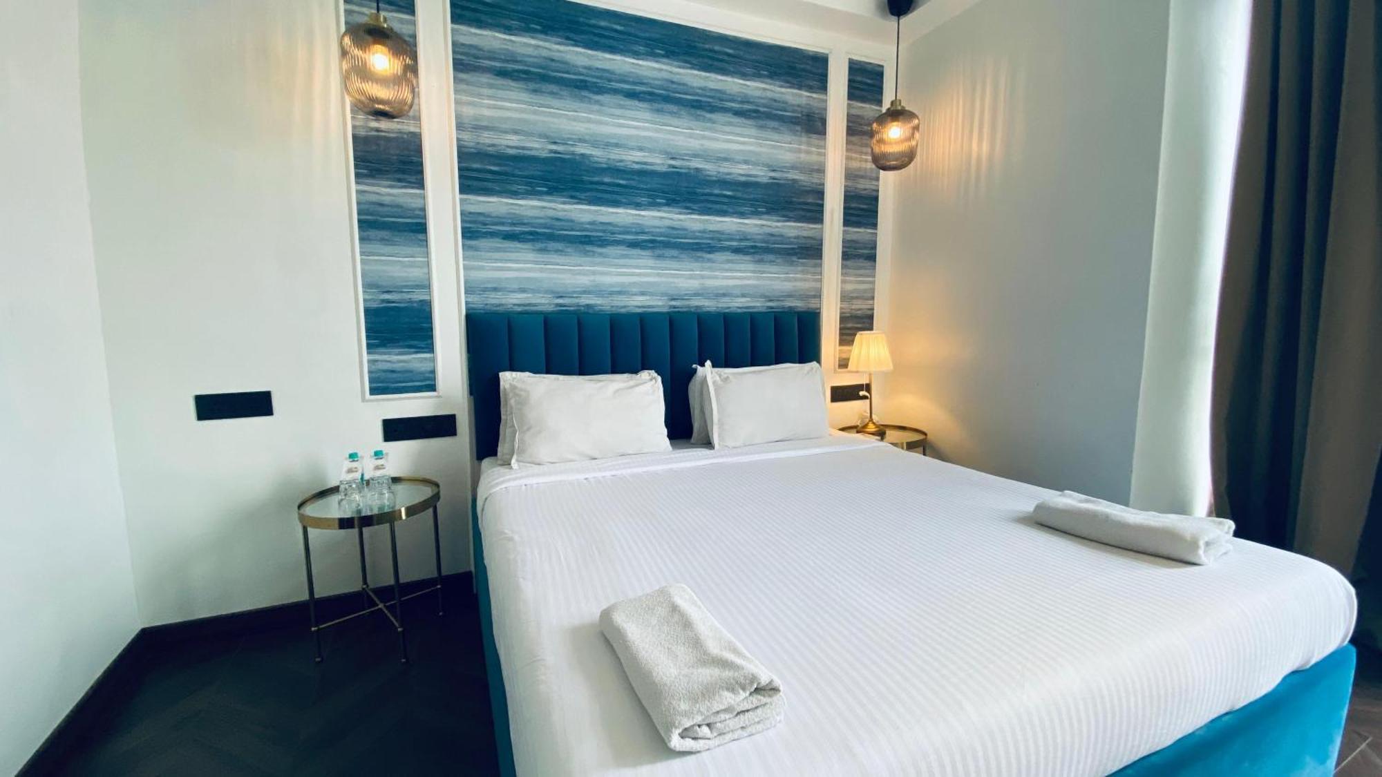 Palm Breeze Hotel - Colaba Мумбаи Экстерьер фото
